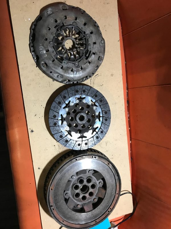 Sprzęgło kompletne Luk Renault Megane II 2 2.0B 324036310