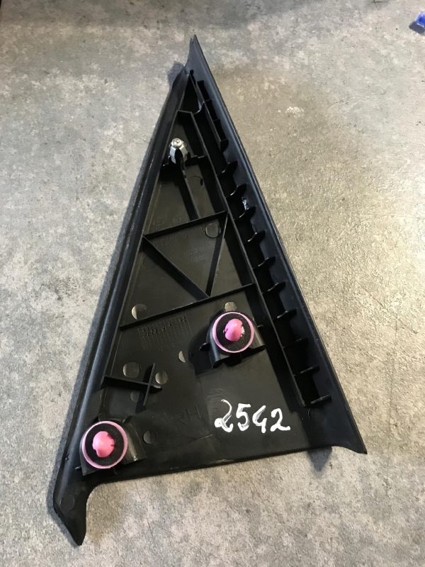 Nakładka trójkąt drzwi tylnych hyundai i30 kombi 83920-2l200
