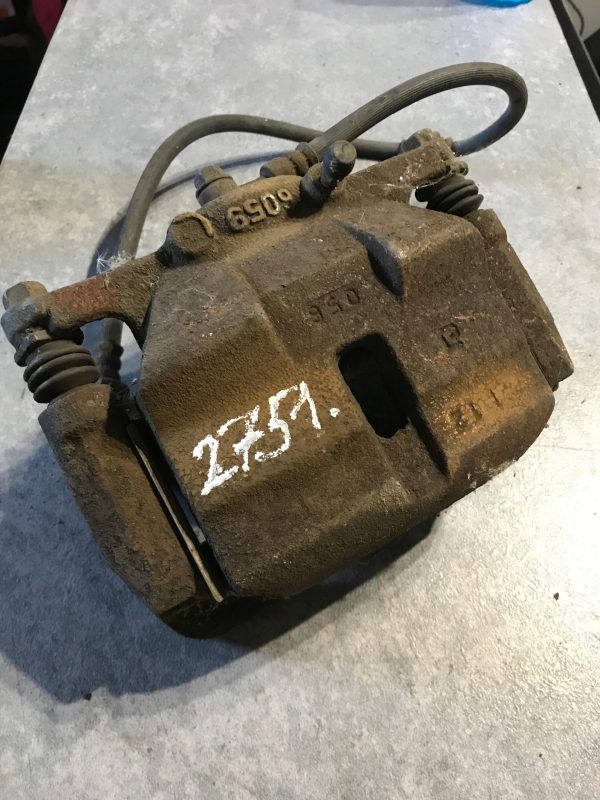 Zacisk hamulcowy przedni lewy Nissan Qashqai J10 6059