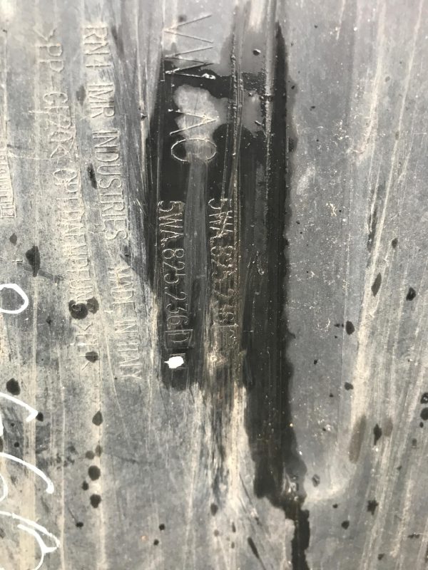 ORYGINALNE AUDI OE OSŁONA DŹWIĘKOCHŁONNA 5WA825236D - obrazek 3